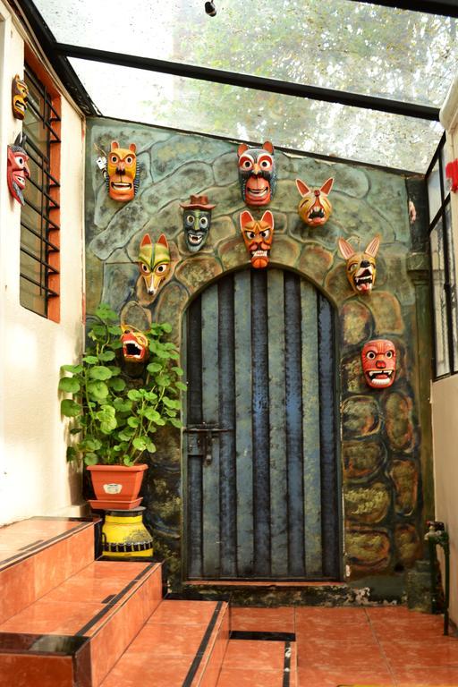 Hostal Loro Verde Quito Exterior photo