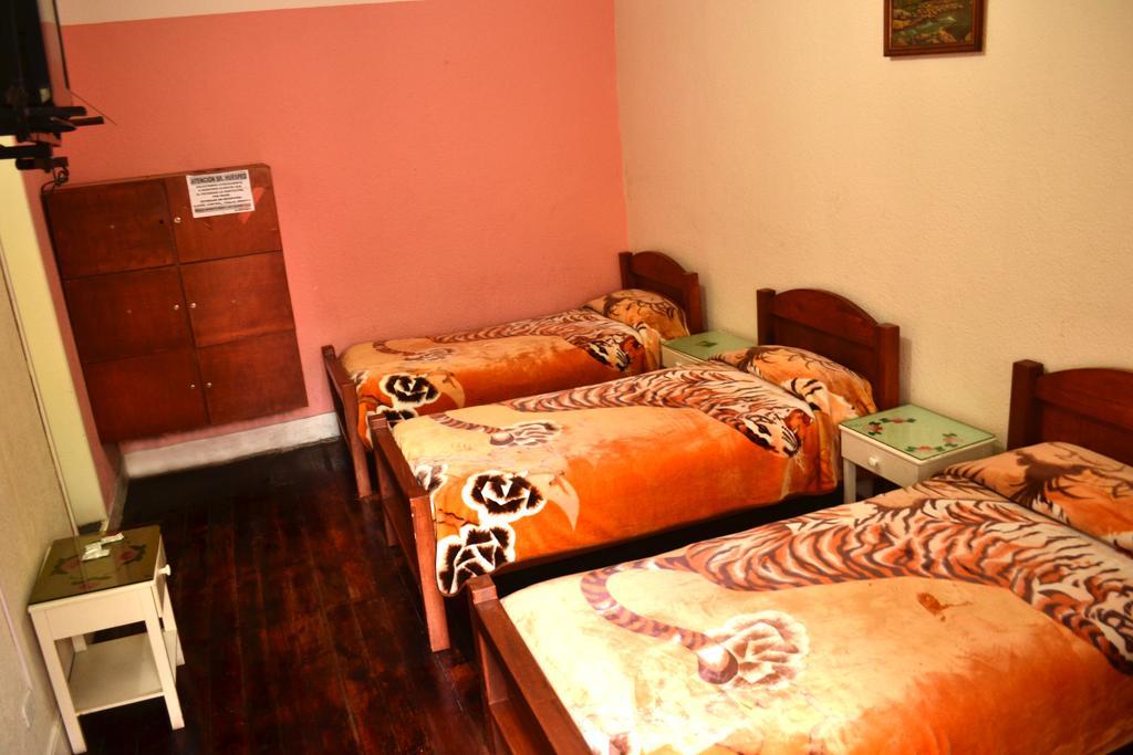 Hostal Loro Verde Quito Exterior photo